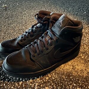 Nike Jordan 1 Mid Triple Black Suede size 12